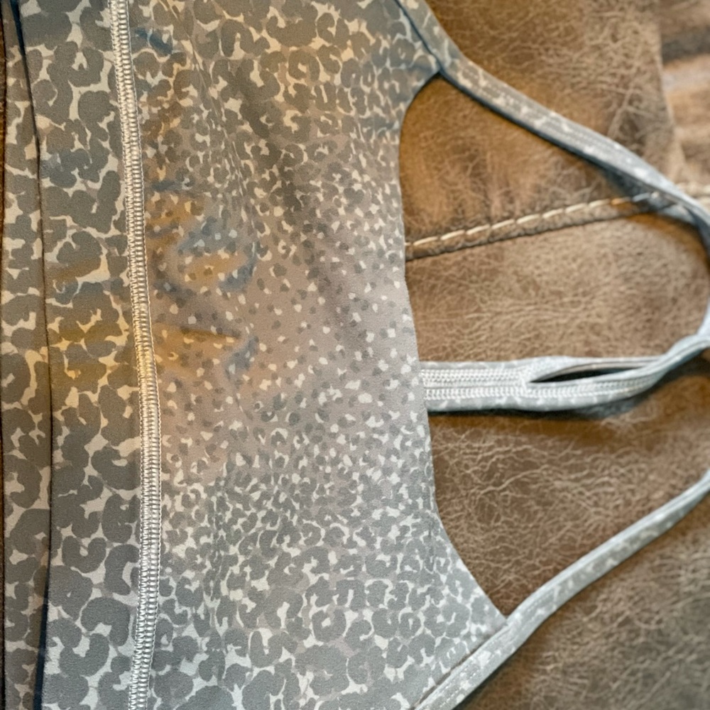 Lululemon Y Flow sports bra